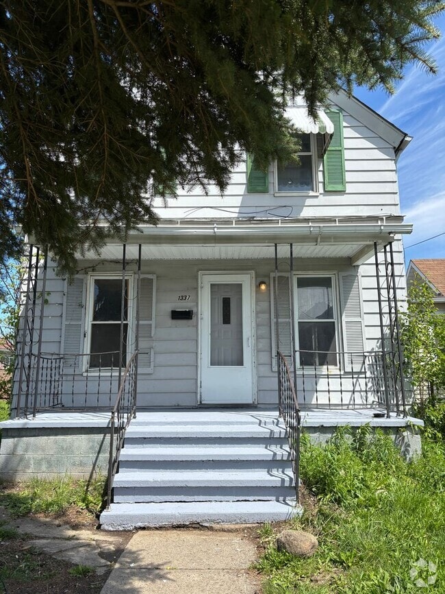 Building Photo - Section 8 Accepted, Charming 4BR 2 BA Home...