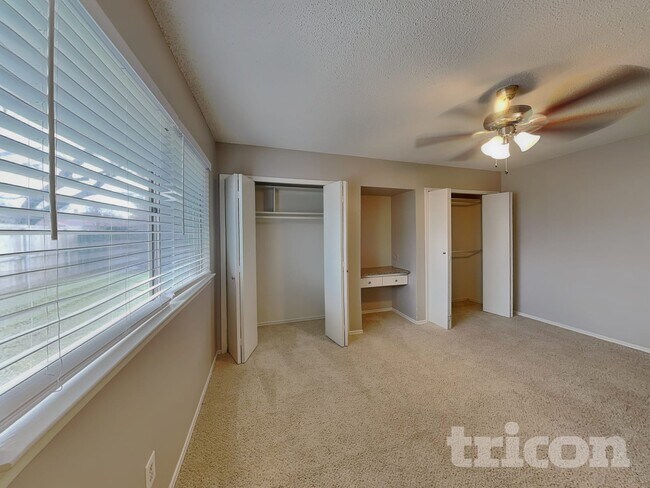 Building Photo - 1142 Shadyglen Cir