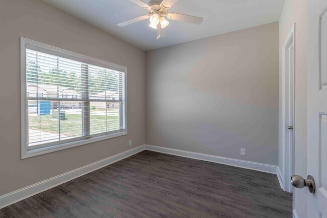 Building Photo - 230 Smithson Ln