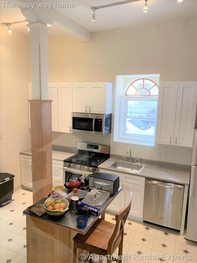 Building Photo - 106 Central St