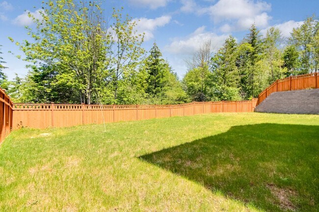 Building Photo - A true stunner in Tehaleh community!