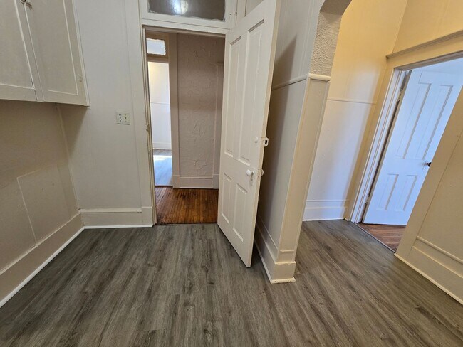 Building Photo - 1007 N Mason St