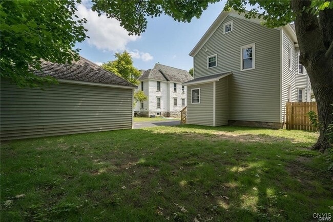 Building Photo - 137 St Mary St