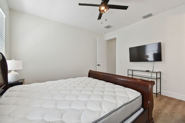 Building Photo - Luxurious 3 Bedroom Condo with Spacious Layout and Prime Location in Tampa, FL!