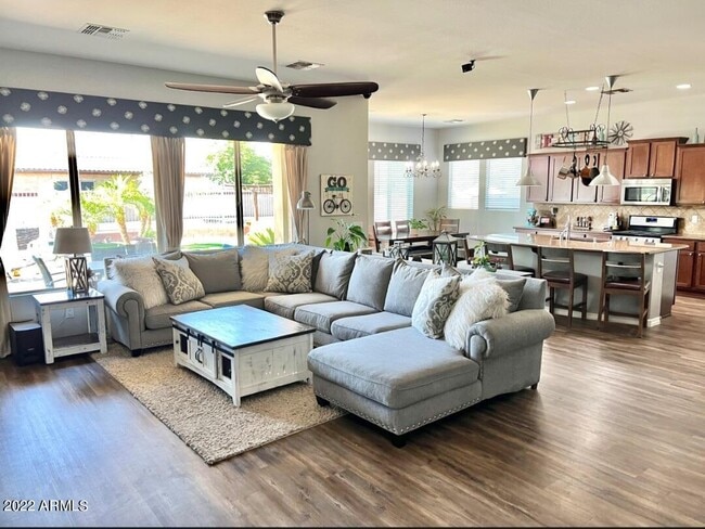 Building Photo - 19350 W Oregon Ave