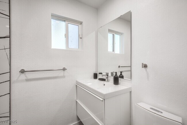 Building Photo - 5785 Edna Ave