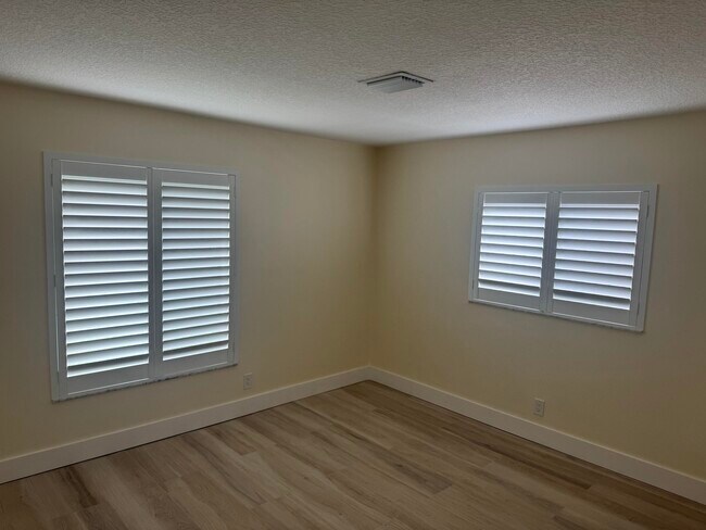 Building Photo - 8776 SE Sandy Ln