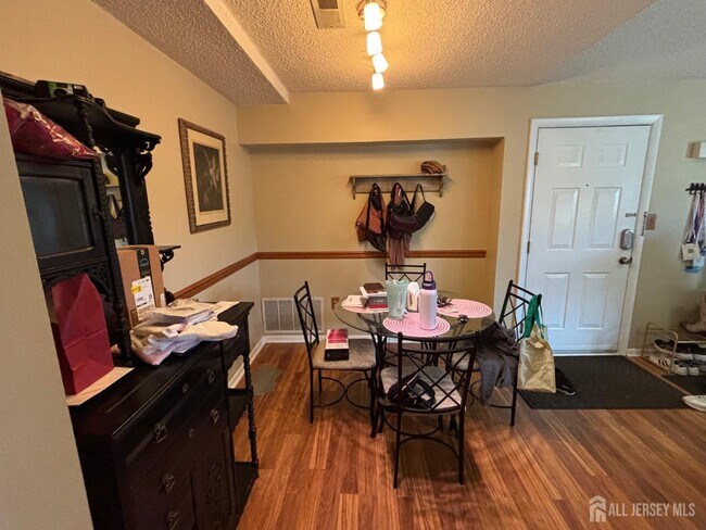 Building Photo - 1203 E Ravens Crest Dr