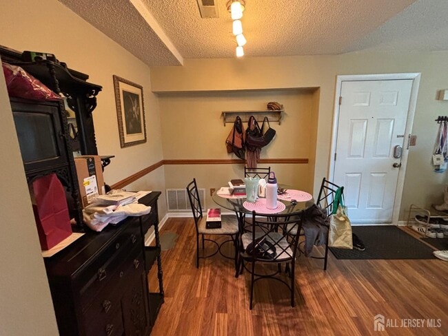 Building Photo - 1700 Ravens Crest Dr
