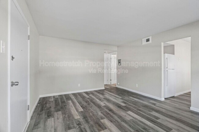 Building Photo - 16 Bruce Dr