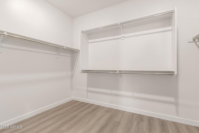 Building Photo - 1531 W Sierra Vista Dr
