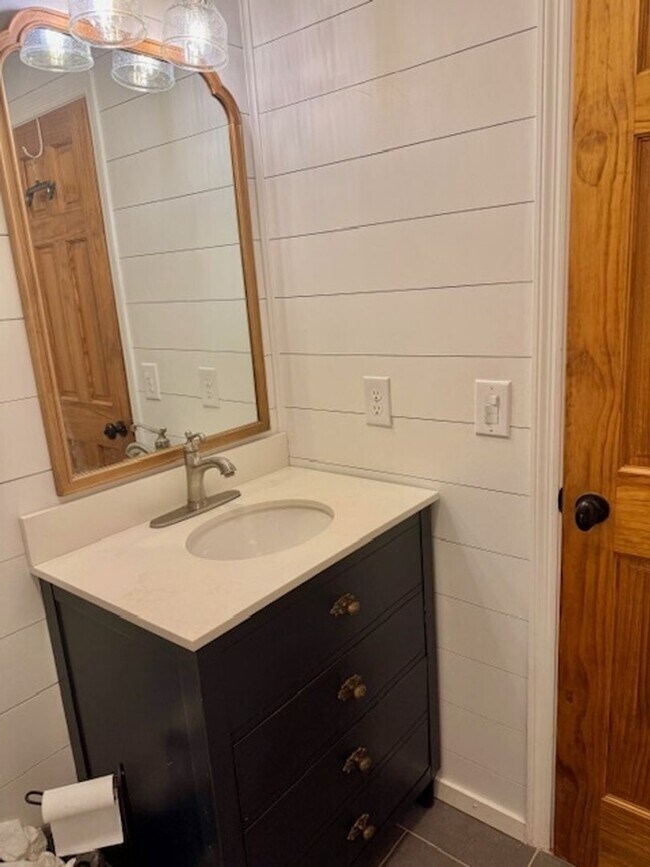 Building Photo - Charming 3BR House in Madisonville