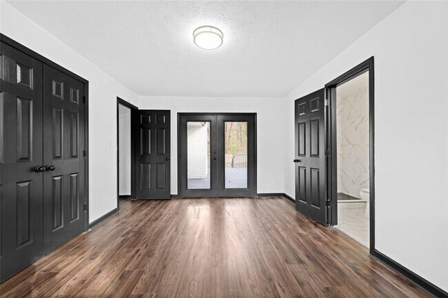 Building Photo - 1628 E Kellogg Cir