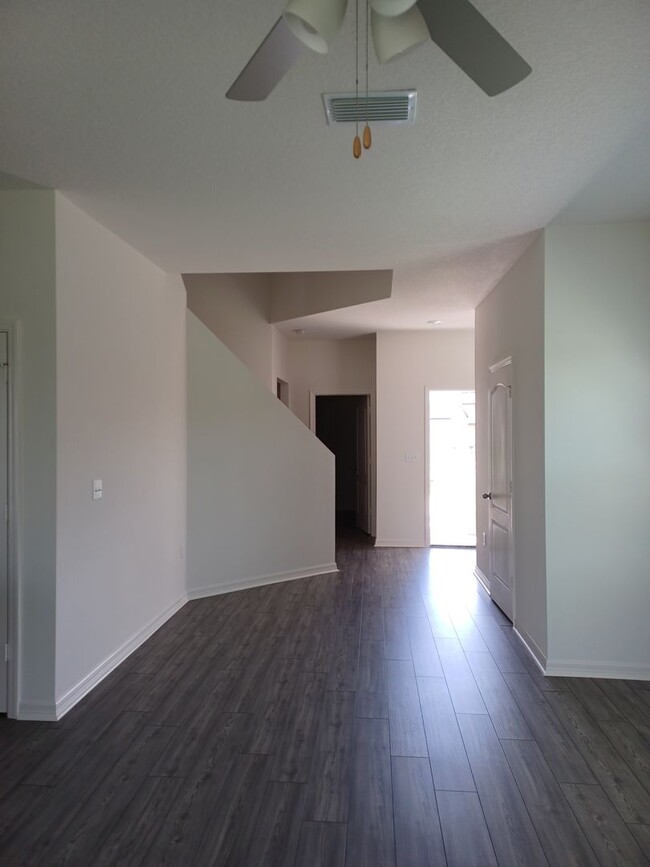 Building Photo - *** 2 WEEKS FREE RENT ***  5 bedroom 3.5 b...