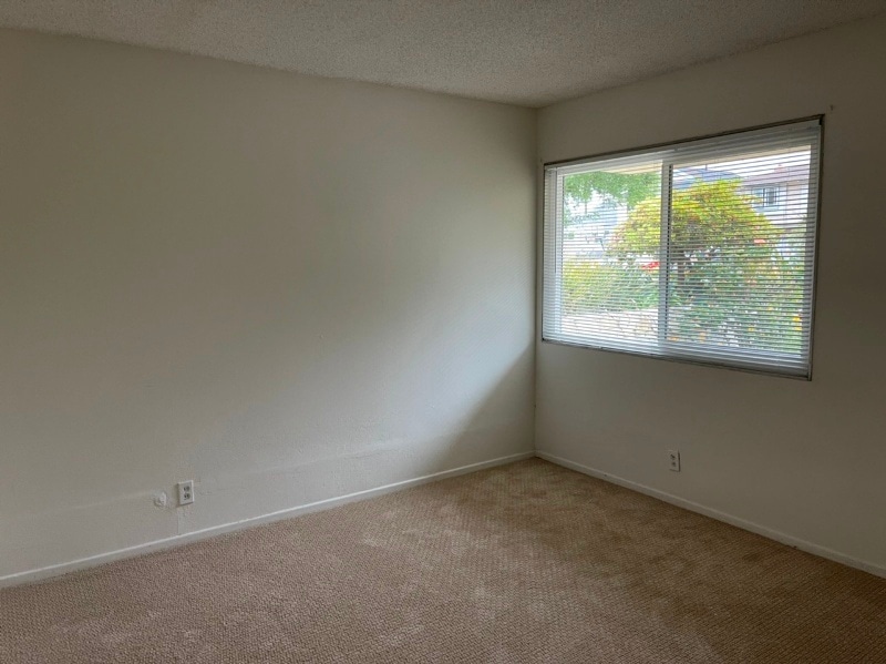 Building Photo - 22913 Juniper Ave