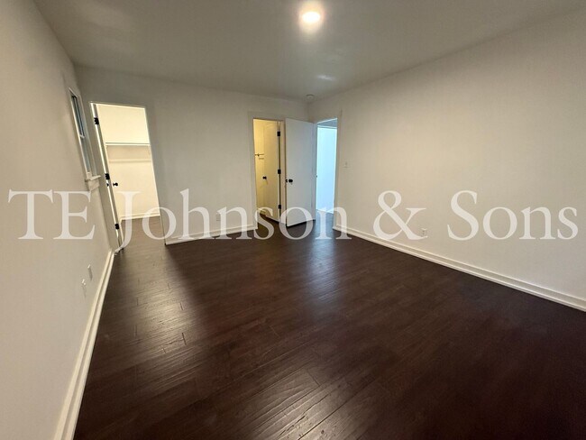 Building Photo - Modern 3BR Home with Main Level Primary Suite & Open Floor Plan in Winston-Salem