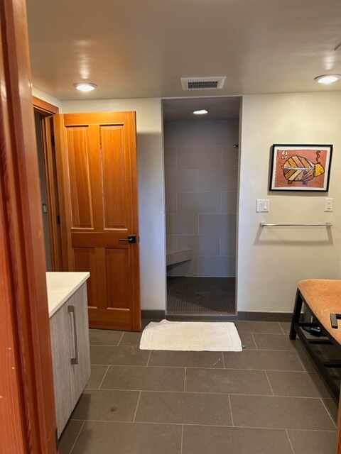 Bath 1 - 7702 SE 58th St