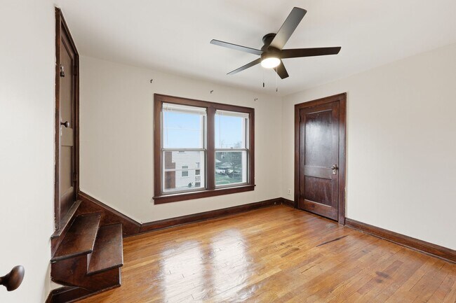 Building Photo - E Markison Ave