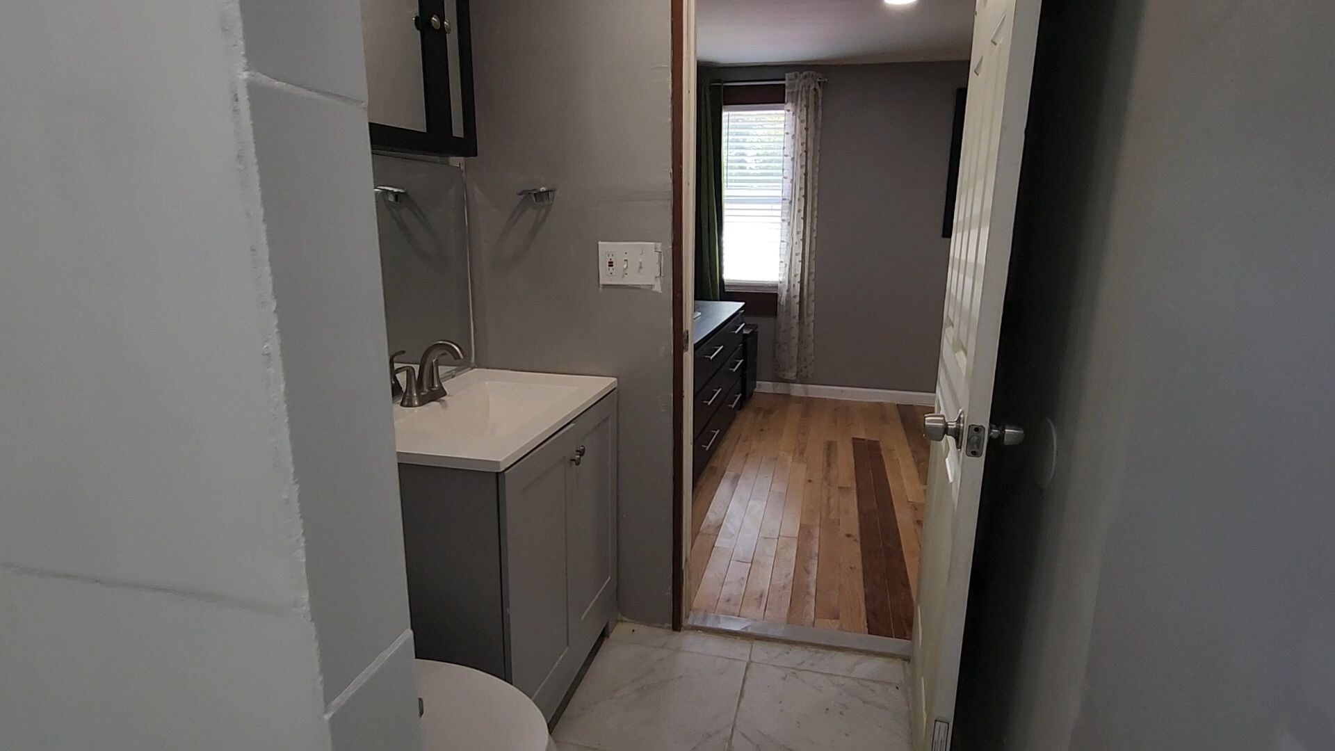 Building Photo - Room in House on White Oak Trail
