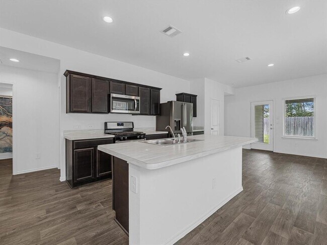 Building Photo - 16821 Short Pnes Dr