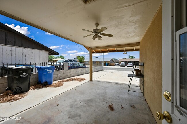 Building Photo - 8444 W Montecito Ave