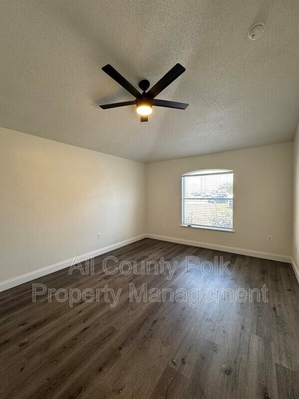 Building Photo - 572 Adriel Ave