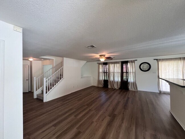 Building Photo - NorthPark / Taylor, TX / 4 bedrooms / Approx 2932 sq. ft. / Refrigerator / Washer & Dryer / New C...