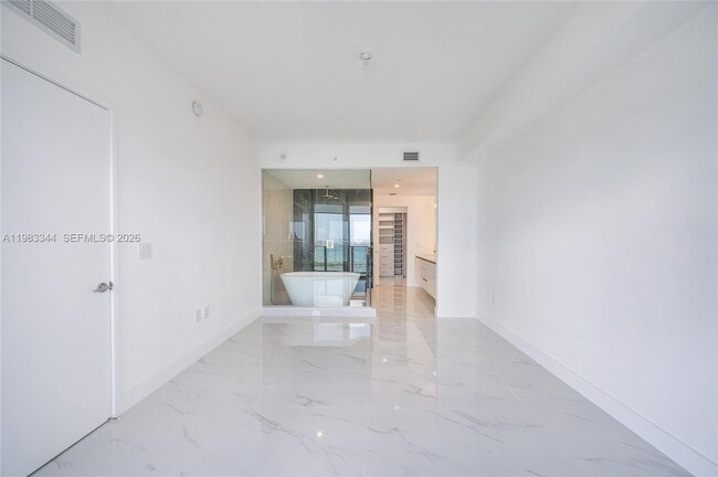 Building Photo - 700 NE 24th St