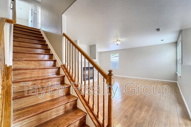 Building Photo - 851 Ponderosa Ln