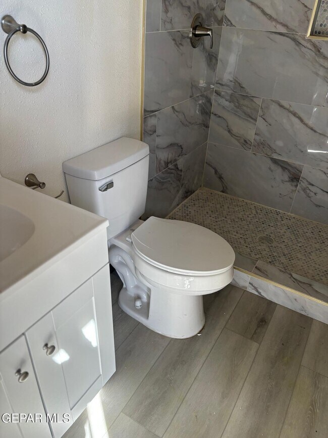 Building Photo - 3418 Pershing Dr