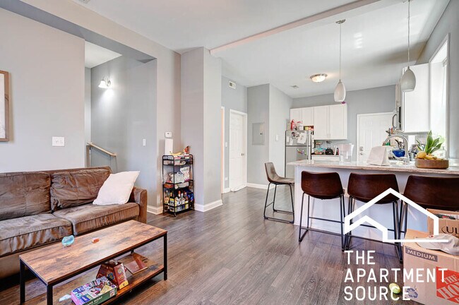 Primary Photo - 1302 N Greenview Ave