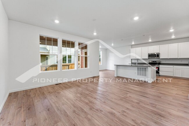 Building Photo - Charming Property with 2 Car Garage and Ce...