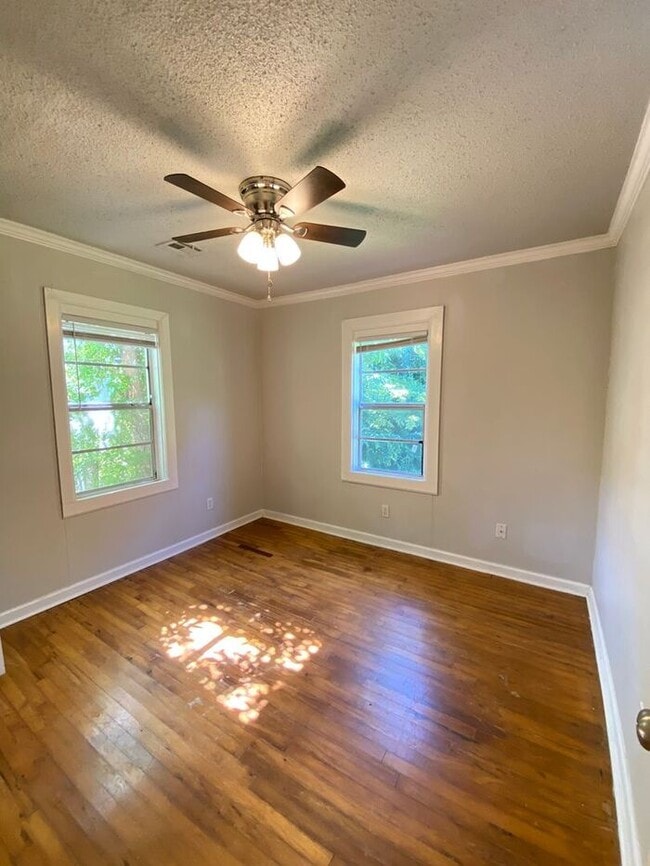 Building Photo - Cute 3 Bed 1 Bath Near Tinker AFB