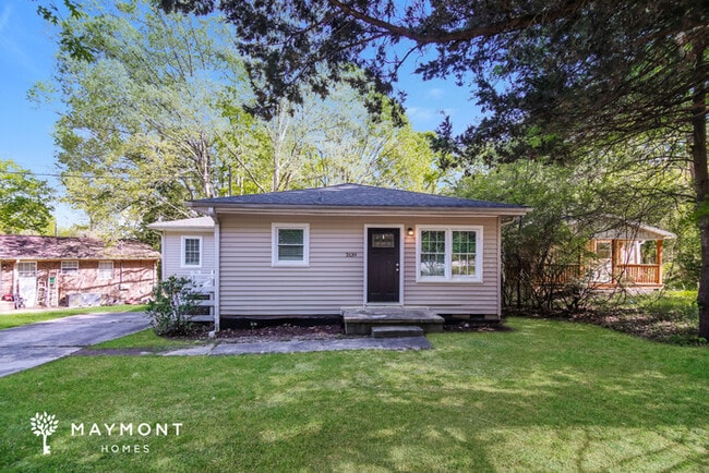 Building Photo - 2139 Charles St