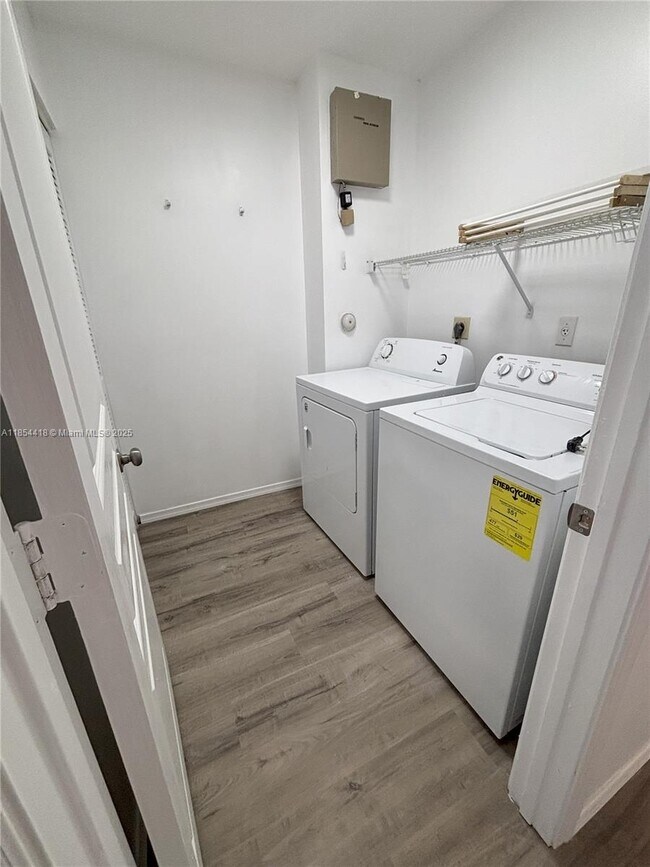 Building Photo - 5447 Grand Park Pl