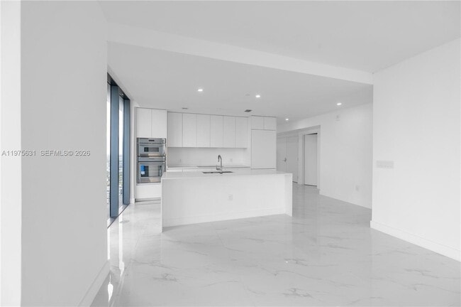 Building Photo - 700 NE 24th St