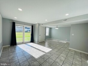 Building Photo - 202 Chesterfield Ln