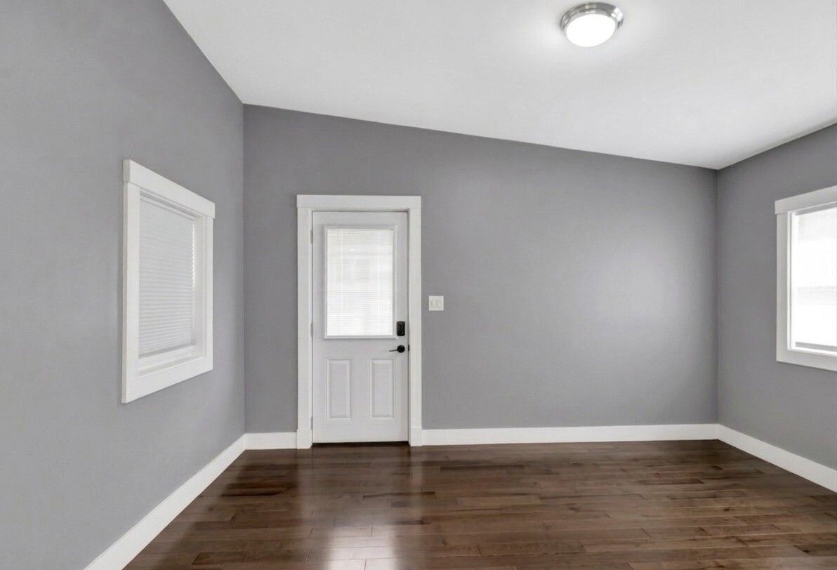 Building Photo - 10 Oak St