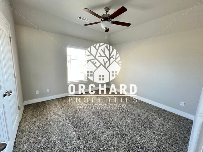 Building Photo - Single-Family Home- Desirable Cedarwood Plan