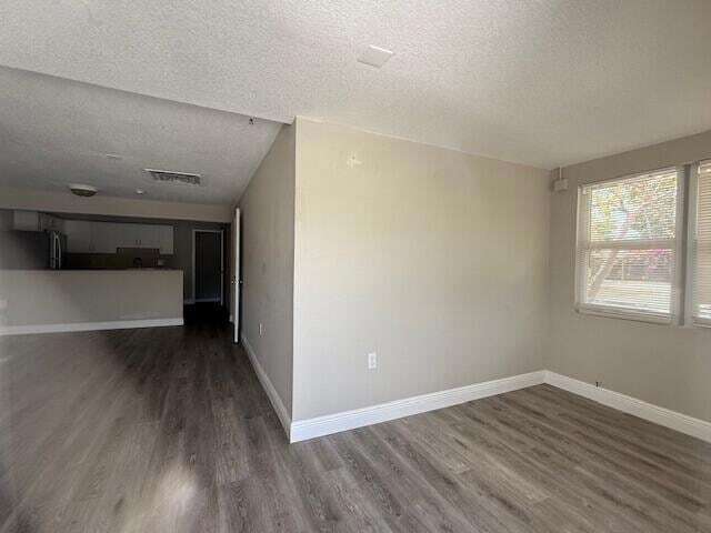 Building Photo - 400 Metcalf Ct