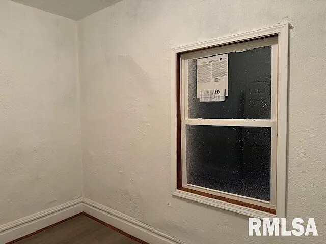 Building Photo - 320 N Saratoga St