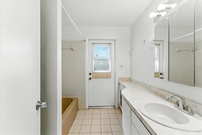 Building Photo - 2400 Deloraine Trail