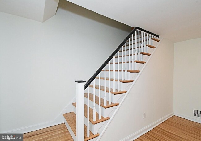 Building Photo - 2219 Ardmore Ave