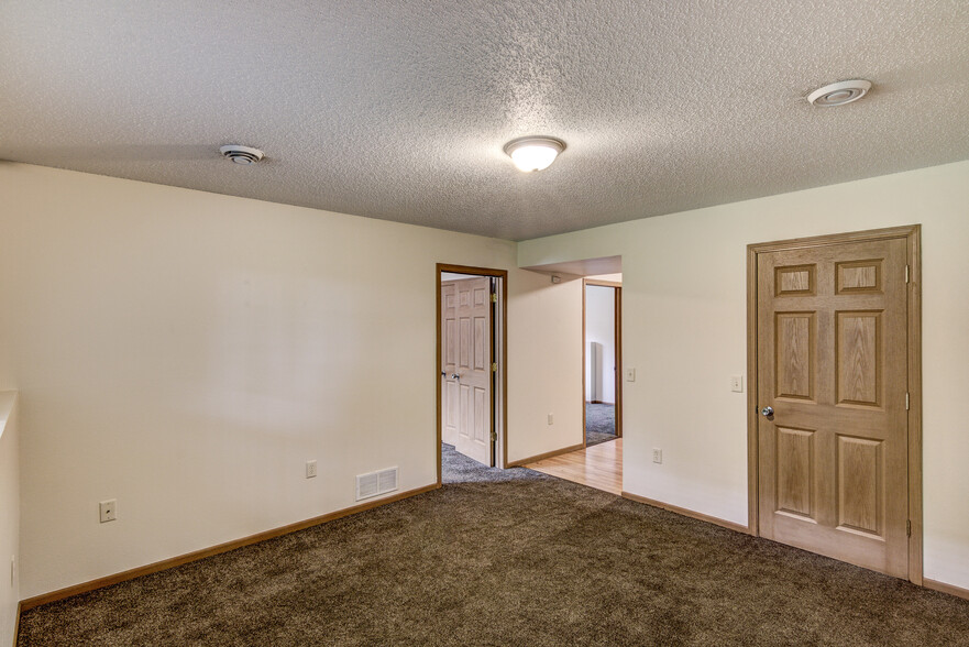 Building Photo - 15770 52nd Ave