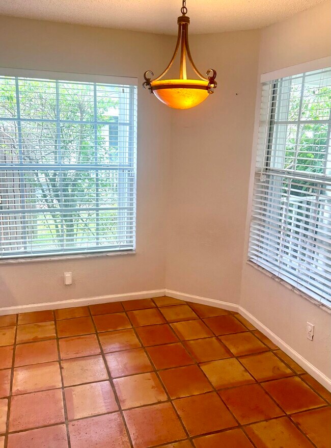 Building Photo - 935 Honeytree Ln