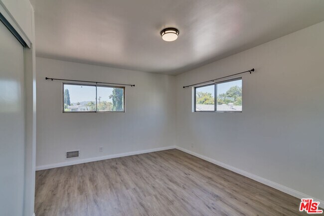 Building Photo - 15013 Hartsook St