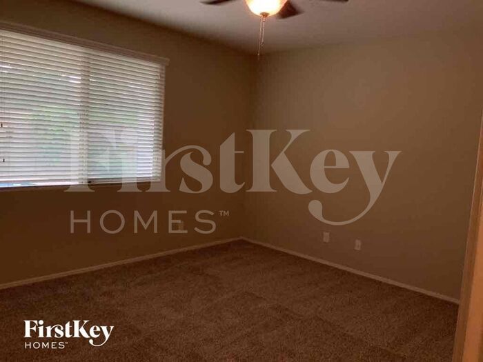 Building Photo - 7103 S 19th Ln
