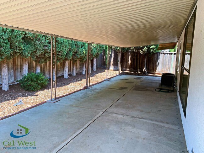 Building Photo - $4095 - 4 Bed/2 Bath 1933 sqft single stor...