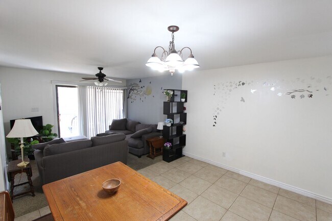 Building Photo - Furnished 2BR, 2BA Condo in University Heights