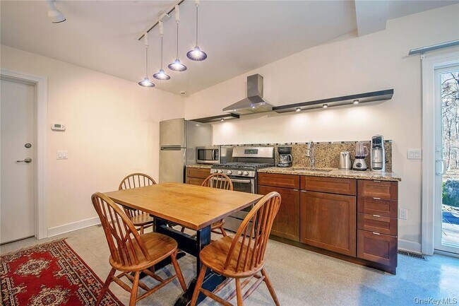Building Photo - 63 Gardiners Ln